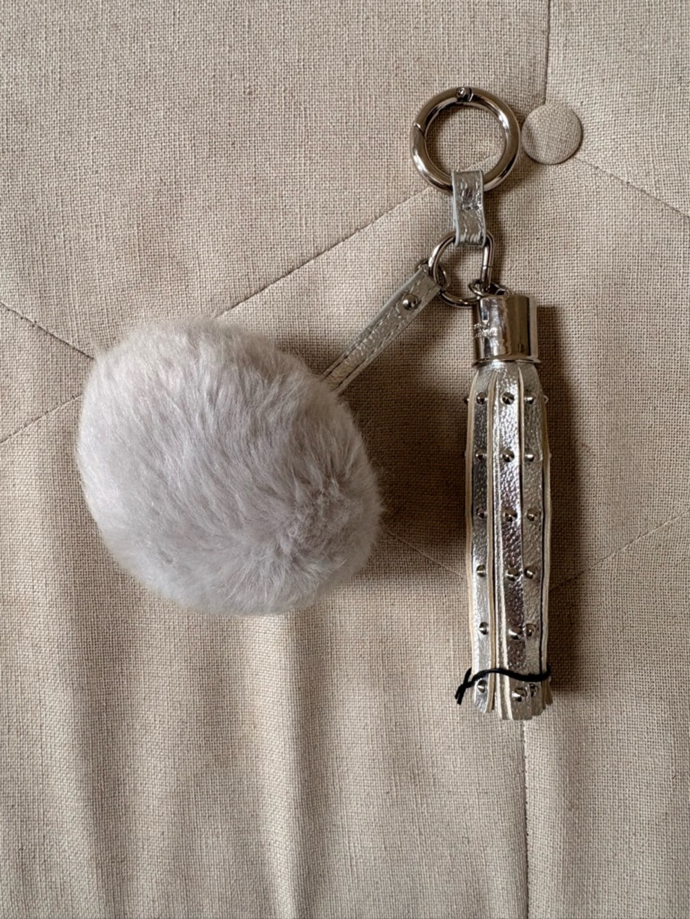 Juicy Contour Pom Pom Tassel Keychain - Silver and Light Gray